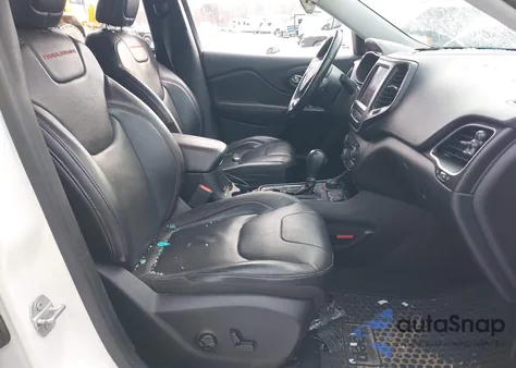 2019 Jeep Cherokee Trailhawk from USA, damaged, VIN 1C4PJMBX6KD427062